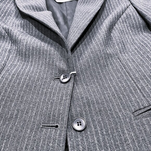 8 by Essentials Italy Women's Pinstripe Suit Blazer& Pants Set. Size 44. - Picture 4 of 11